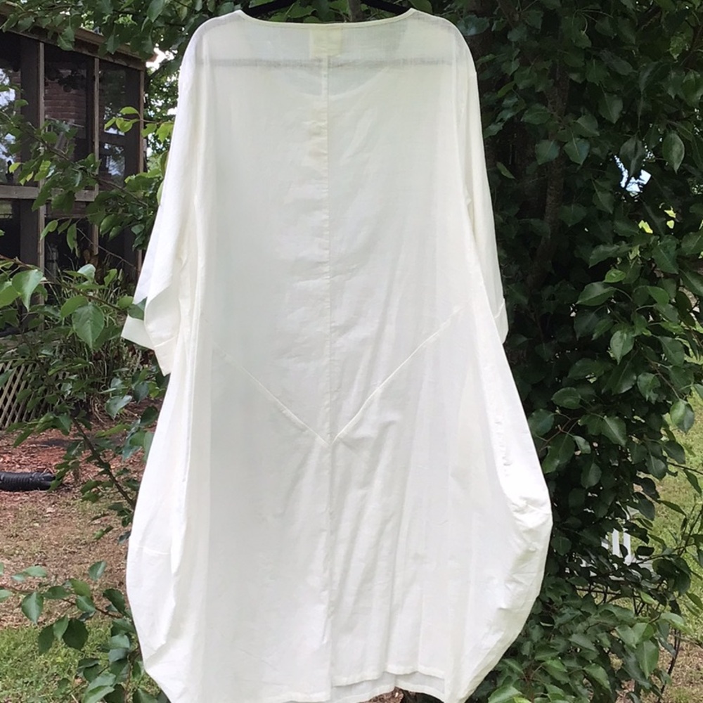 Dubgee by Whoopi White Cocoon 3/4 Sleeve Oversized Dress - Picture 2 of 10